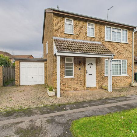 3 bed detached house to rent in Stocklands Way, Prestwood, Great Missenden, Buckinghamshire, HP16 0SJ - Photo 3