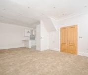 2 bedroom mews to rent - Photo 2