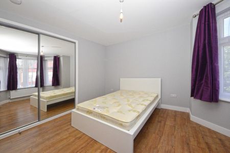 3 bedroom flat to rent - Photo 2