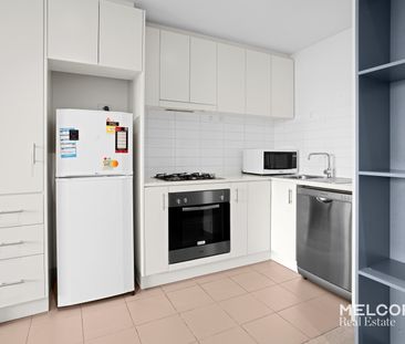 CONTEMPORARY ONE-BEDROOM WITH CARPARK IN SOUTHBANK - FURNISHED - Photo 4