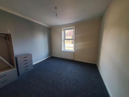 3 bedroom maisonette to rent - Photo 3