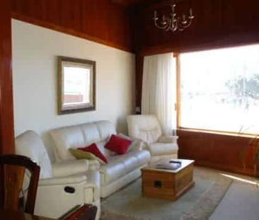 Stunning Flat with Sea Views in Oriental Bay - Photo 1