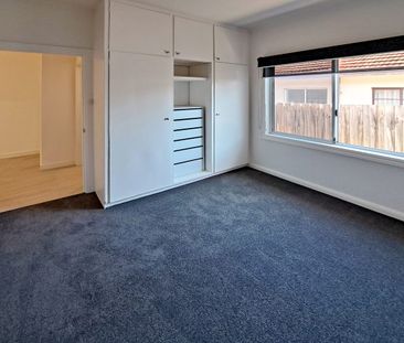 BRILLIANTLY LOCATED!! - Photo 2