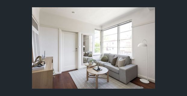 SYLISH APARTMENT IN THE HEART OF SOUTH YARRA! - Photo 1