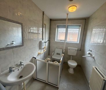 2 bedroom detached bungalow to rent - Photo 3