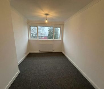 Terraced House to rent on - Photo 6