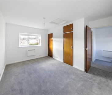 East Crescent, Dereham, Swanton Morley - Photo 2