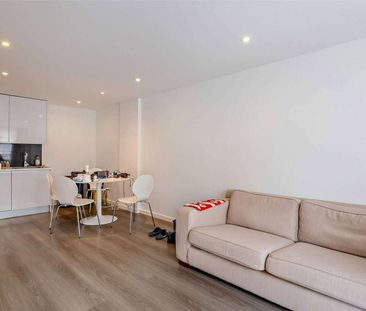 One-bedroom ground floor apartment with parking, conveniently locat... - Photo 2