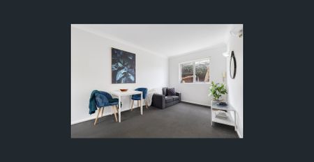 Neat, Sweet & Complete In Elwood - Photo 3