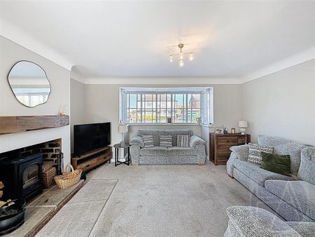 3 bedroom semi-detached house to rent - Photo 3