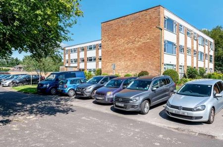 Davos Close, Woking, GU22 - Photo 2