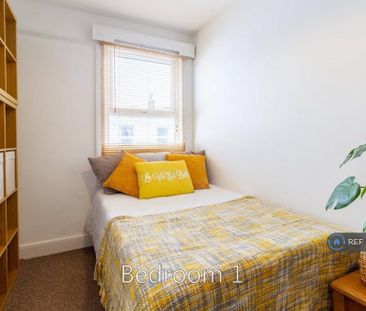 1 bedroom in a house share to rent - Photo 4
