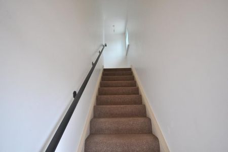 2 bedroom maisonette to rent - Photo 2