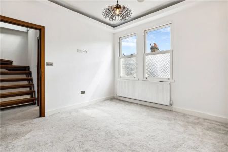 4 bedroom house in London - Photo 4