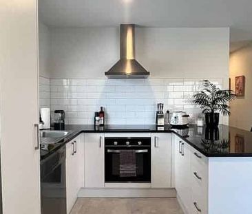 Warm, Modern Home in the Heart of Kauri Flats - Photo 2