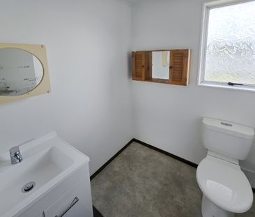 Three Bedroom House in Southgate - Photo 6