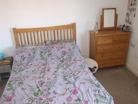 2 bedroom semi-detached house to rent - Photo 3