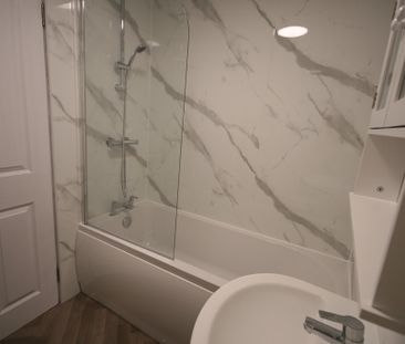 Hamilton Road , 1 Bed Main Door Furnished Flat, Broomhouse – Availa... - Photo 2