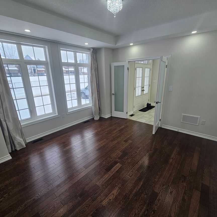 For Lease - 307 Reg Harrison Trail, Newmarket, Ontario - Photo 1