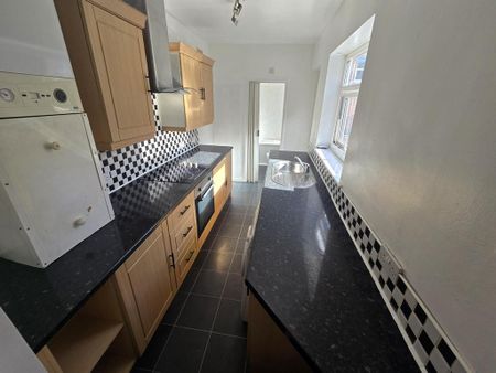 3 bedroom maisonette to rent - Photo 4