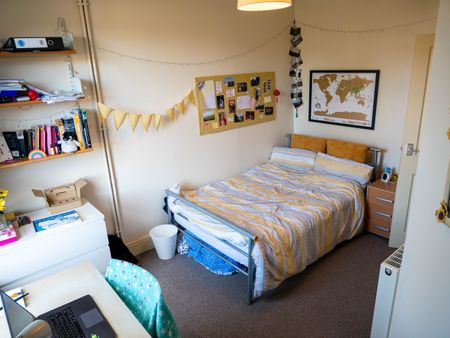 4 Bed Semi-Detached House, City Road, NG7 - Photo 5