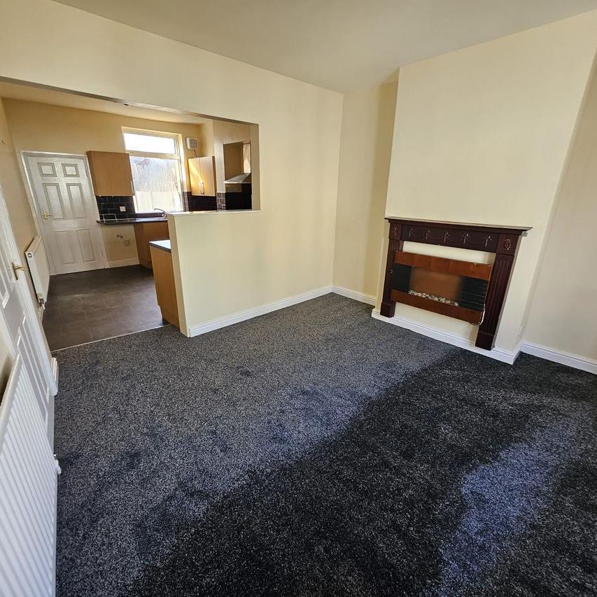 3 bedroom end of terrace house to rent - Photo 1