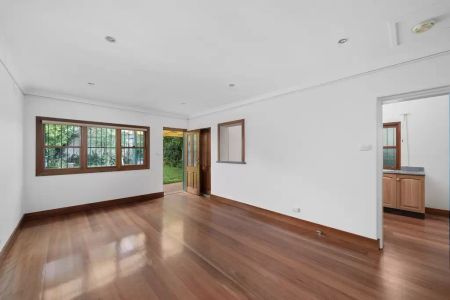 Character family home in prime spot - Photo 3