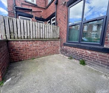 Aberdeen Walk (Room 2), Armley, Leeds - Photo 6