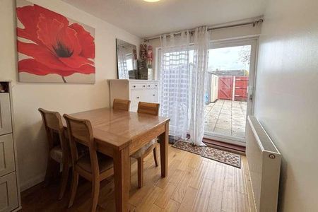 Woking, GU21 - Photo 4