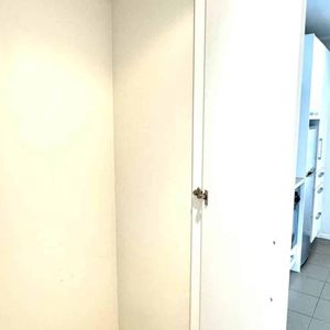 CITY CENTRE - 1 Bedroom Apartment Unit- Water ... - Photo 2