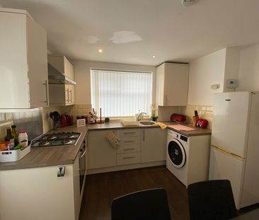 Room in a Shared House, Mere Avenue, M6 - Photo 6