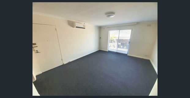 RENOVATED APARTMENT WITH SPLIT SYSTEM - Photo 1