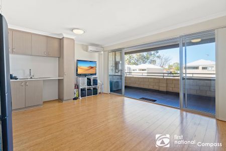Modern Living in the Heart of Mandurah - Photo 2
