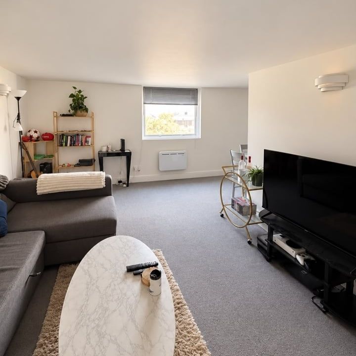 2 Bed Flat, Park South, SW11 - Photo 1