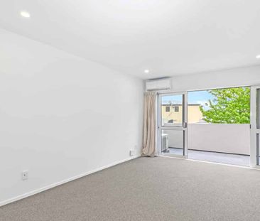 Two Bedroom Home In Great Location! - Photo 2