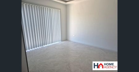 FULLY RENOVATED 4 BEDROOM HALF HOUSE (Top Level) - Photo 4