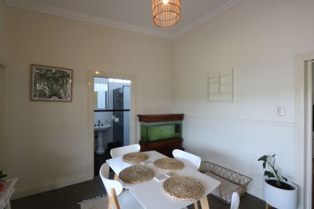 211 Rowe Street - Photo 2