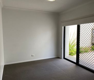 1/17 Musgrave Road, Indooroopilly, Qld 4068 - Photo 2