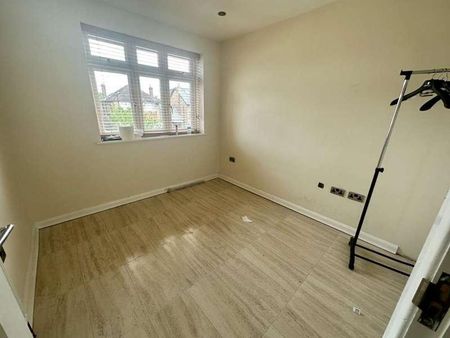 St. Marys Avenue North, Southall, UB2 - Photo 5