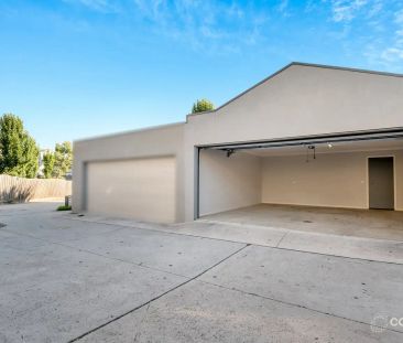 “Family townhouse perfectly situated in Craigieburn !!” - Photo 6