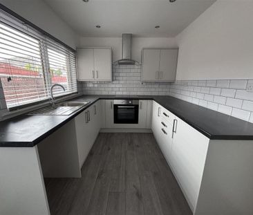 3 bedroom terraced house to rent - Photo 6