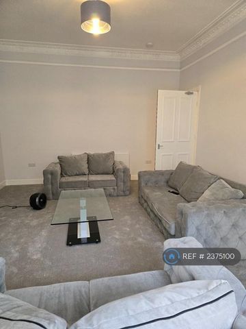 3 bedroom flat to rent - Photo 4
