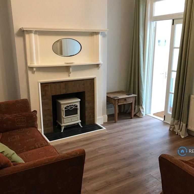 4 bedroom terraced house to rent - Photo 1