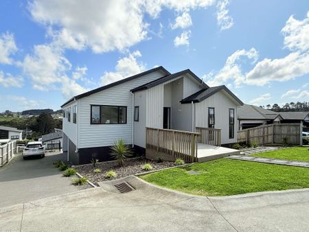 Nearly new big family home - Photo 3