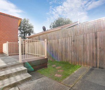 Conveniently located with loads of natural light - Photo 4