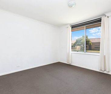 Easy-Care Living Minutes to Henley Beach - Photo 4