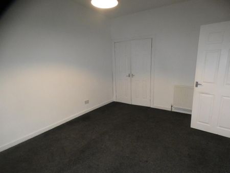 2 bedroom ground floor flat to rent - Photo 2