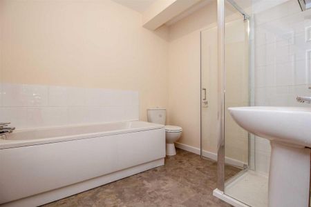 2 bedroom flat to rent - Photo 4