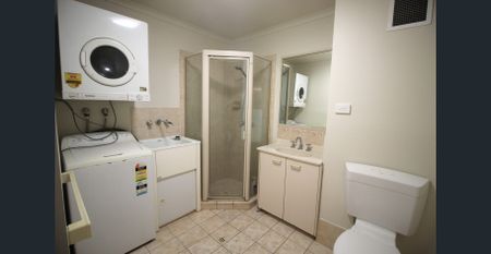 Freshly painted & new carpet, neat One Bedroom apartment in Southport - Photo 5