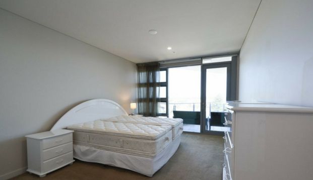 MODERN LIVING IN A CONVENIENT MANDURAH LOCATION - Photo 1